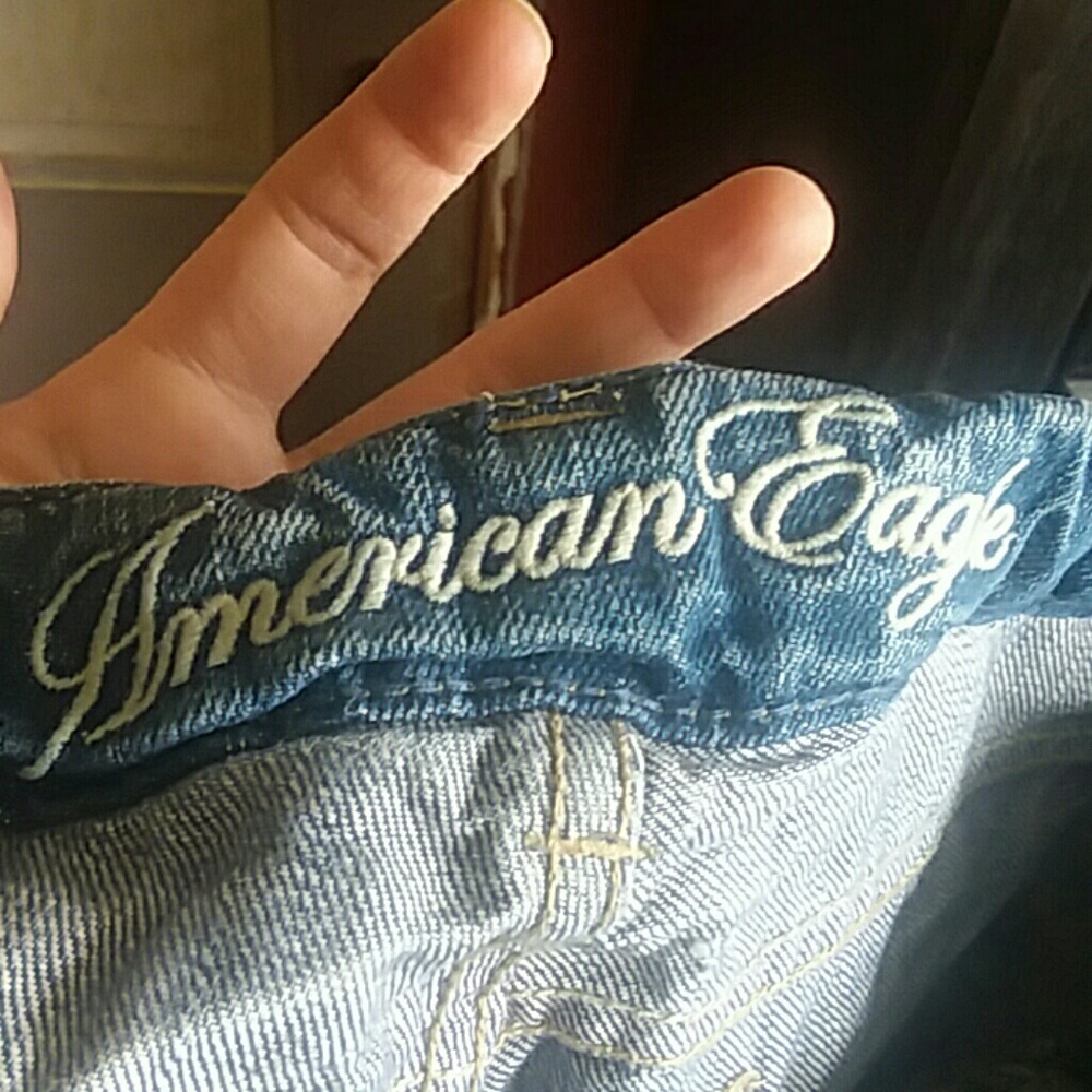 American Eagle Favorite Boyfriend Distressed Jeans - Picture 7 of 8